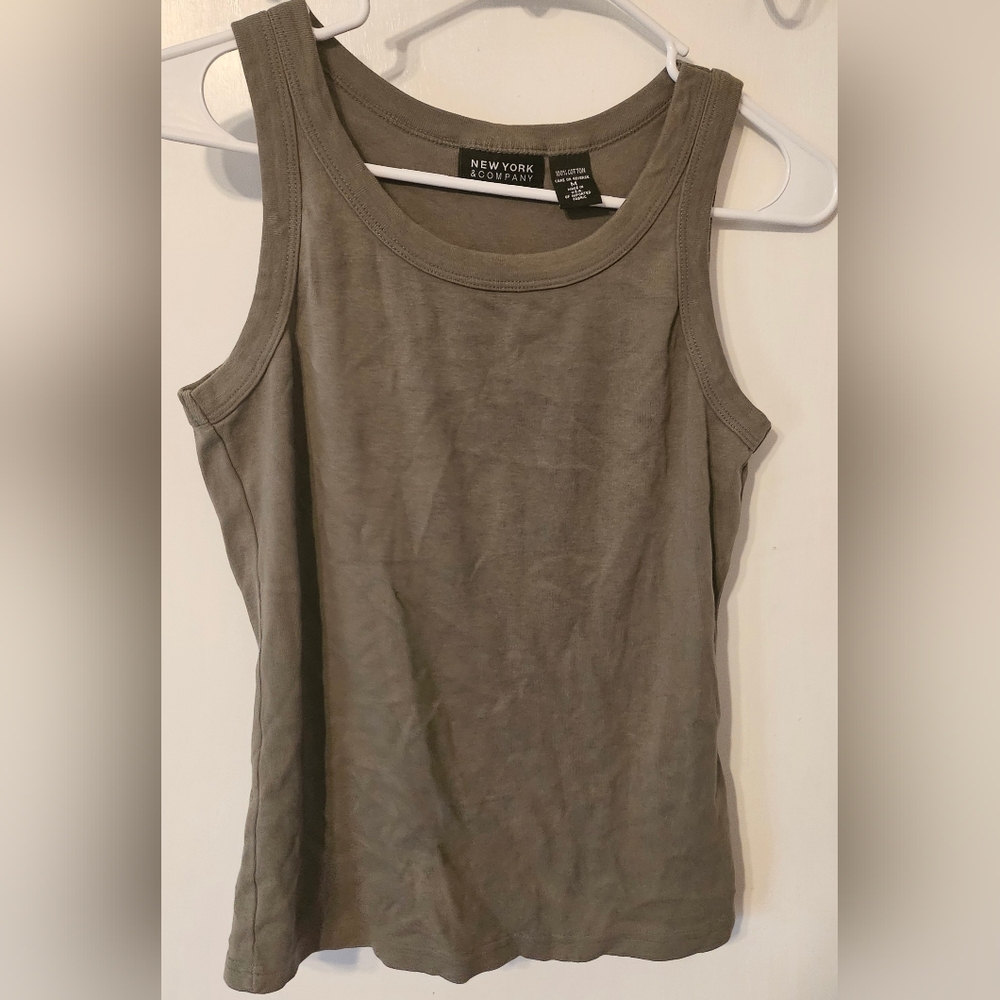 New York & Company Green Fitted Tank Top